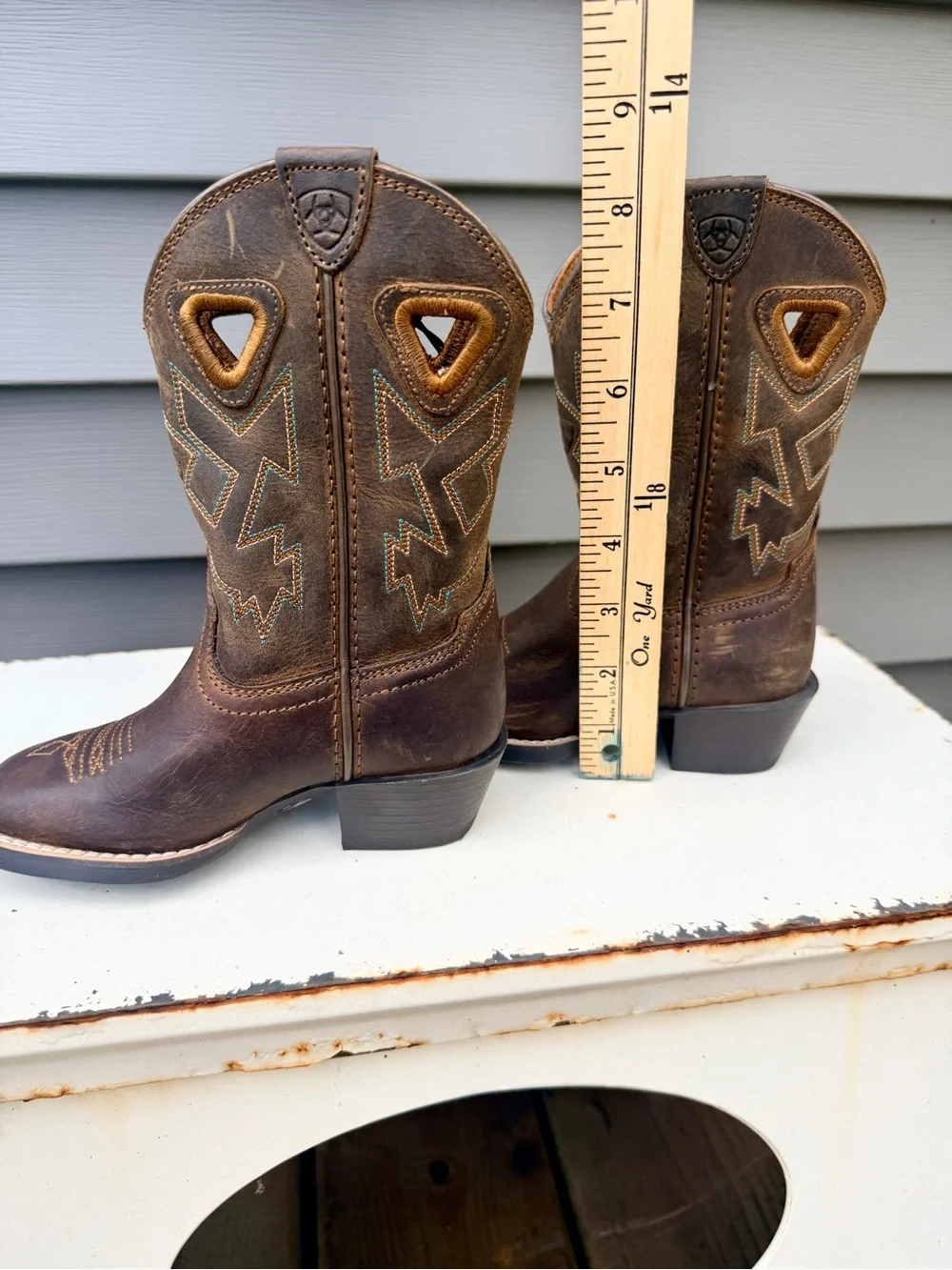 Ariat Brown Kids Western Pull-On Boots with Turquoise Stitching NWT/ no box